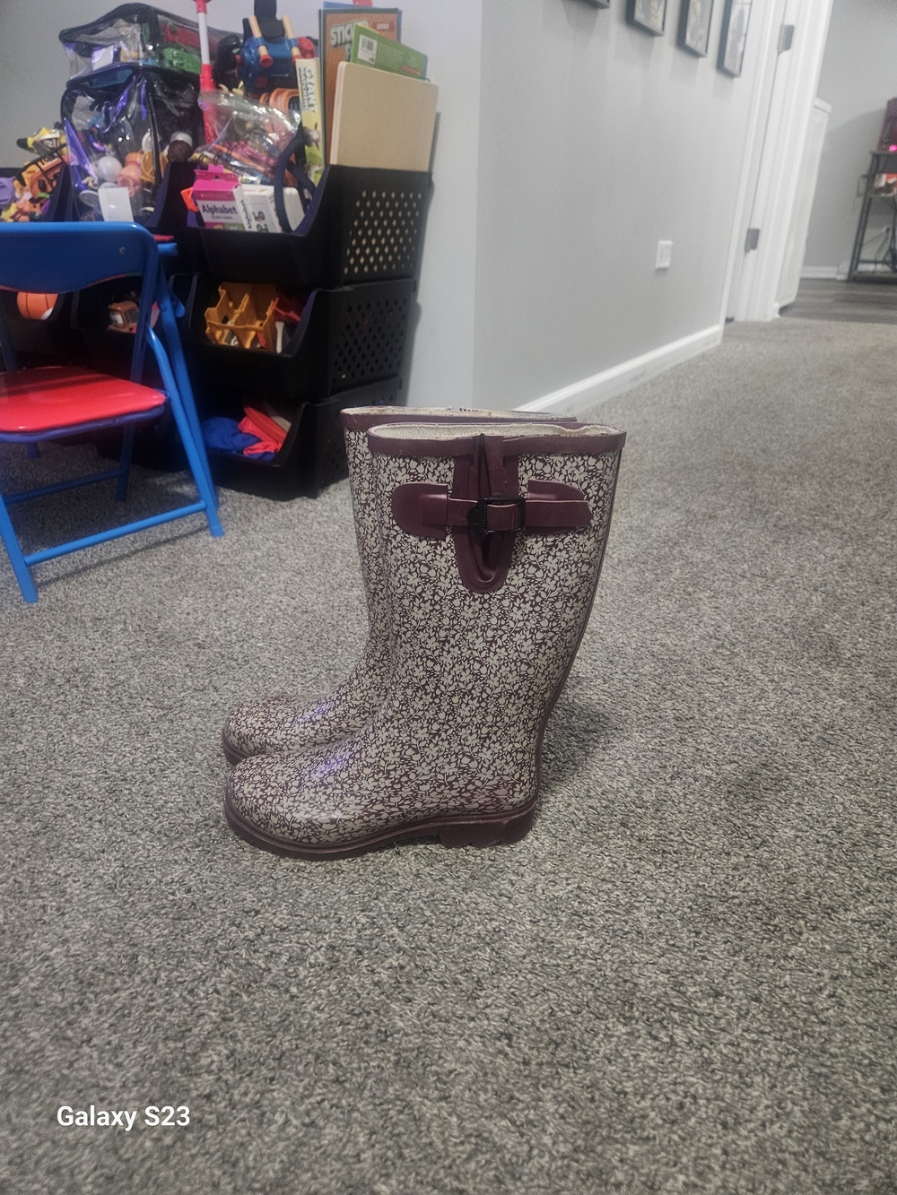 Women’s Size 6 Floral Rain Boots Burgundy Cream Buckle Waterproof Target